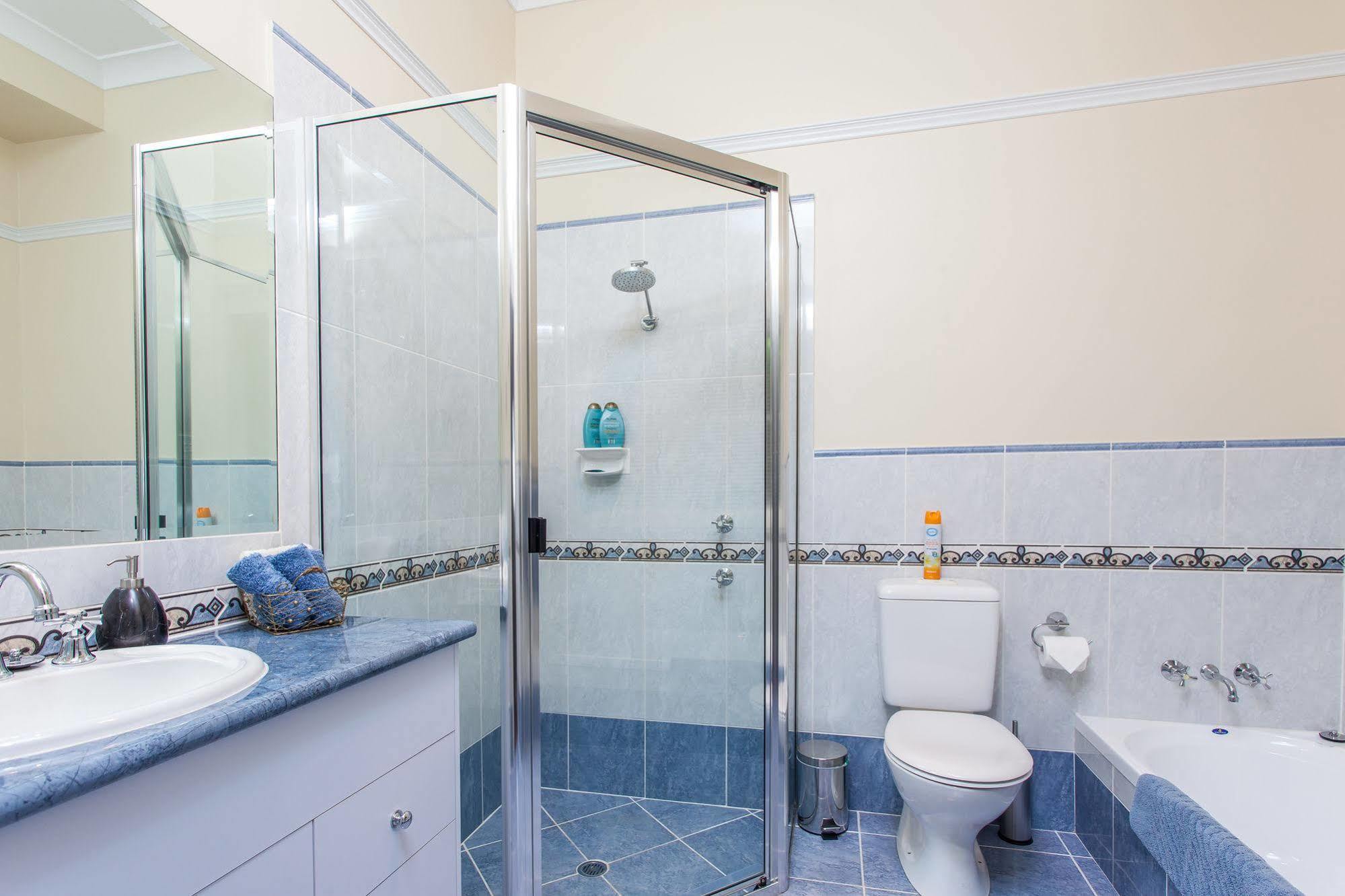 Elindale House Bed & Breakfast Лизмор Екстериор снимка